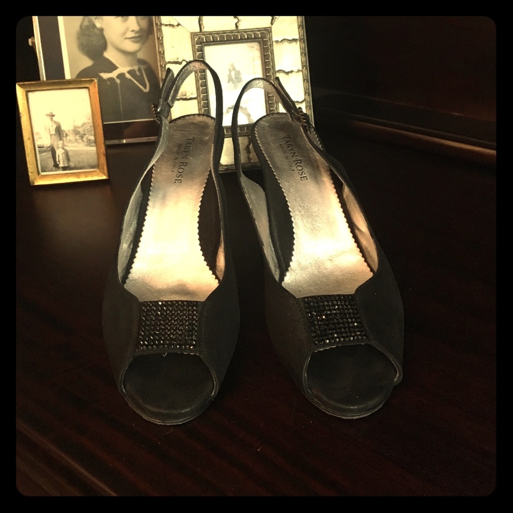 Glamorous Taryn Rose Slingbacks